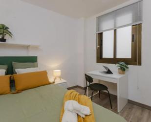 Bedroom of Apartment to share in  Valencia Capital  with Air Conditioner, Furnished and Oven