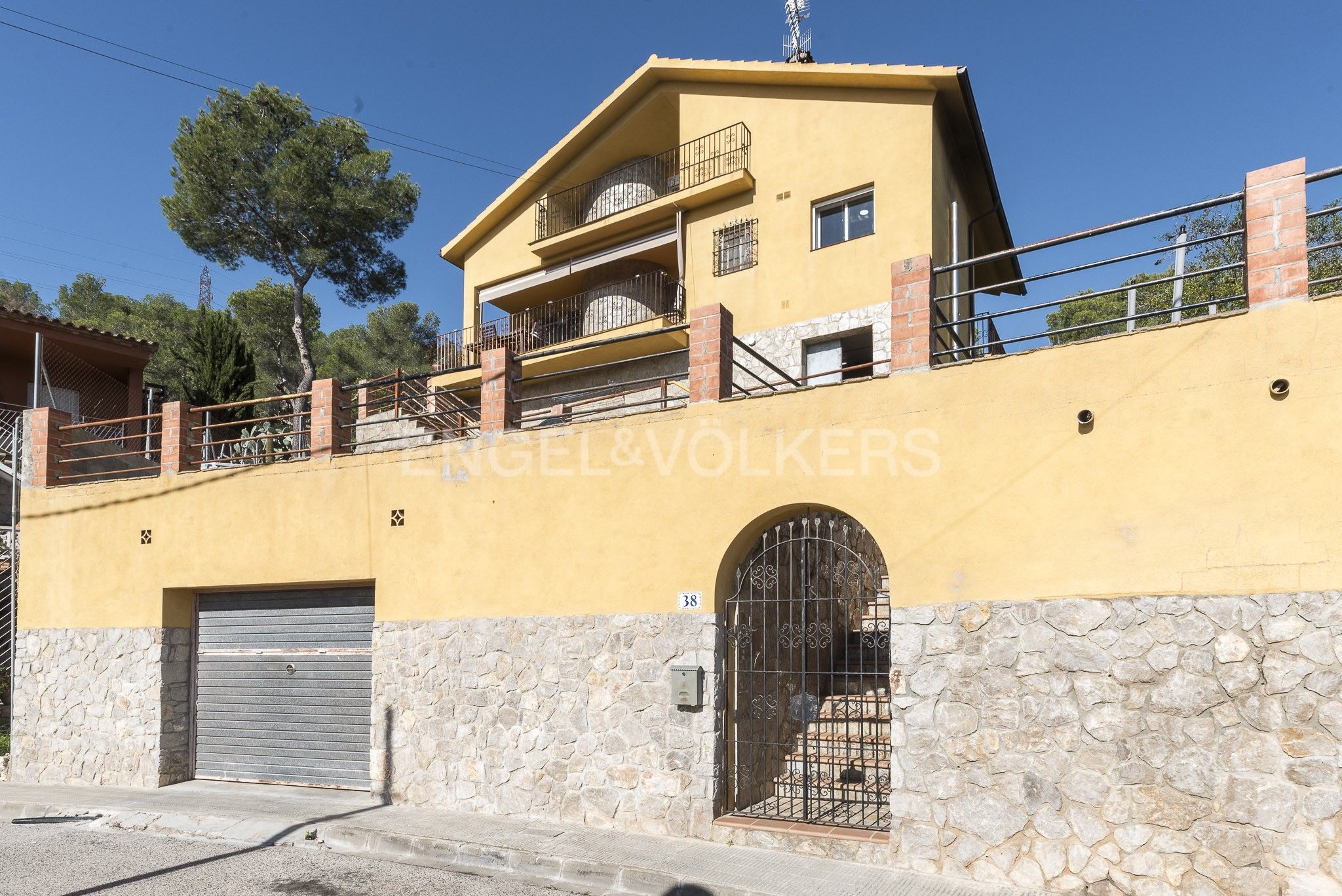 Exterior view of House or chalet for sale in Canyelles  with Heating, Private garden and Terrace