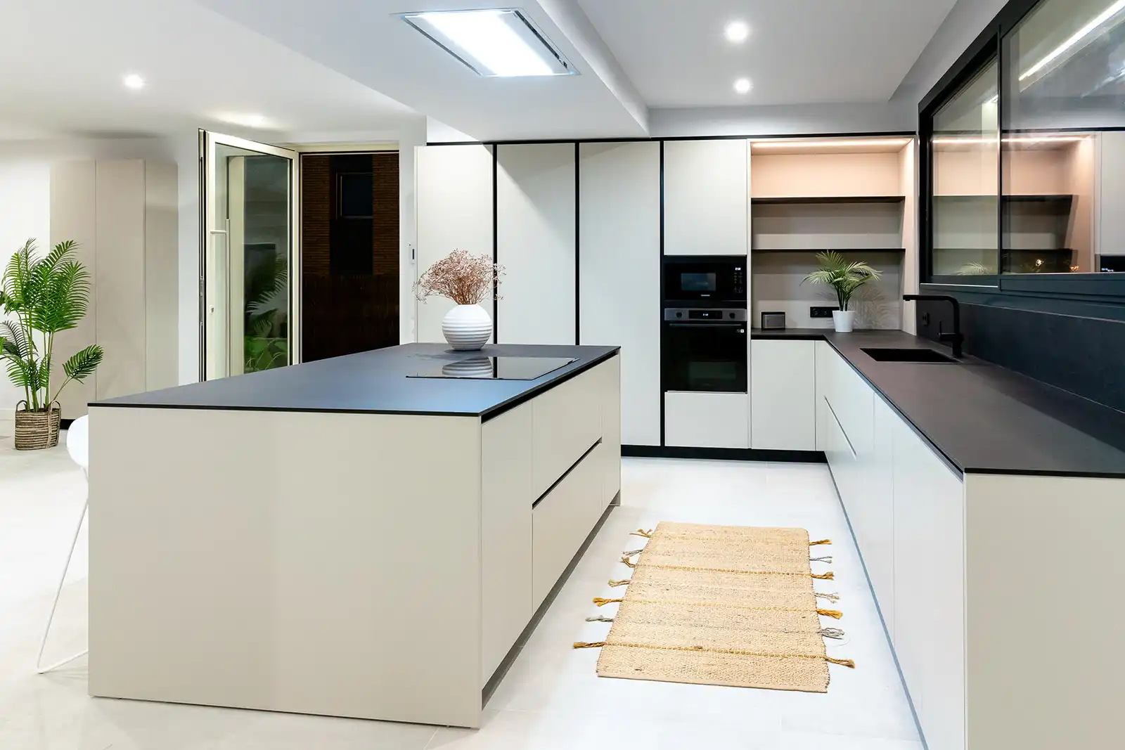Cocina de Casa o chalet en venta en Vilanova i la Geltrú con Aire acondicionado, Calefacción y Jardín privado