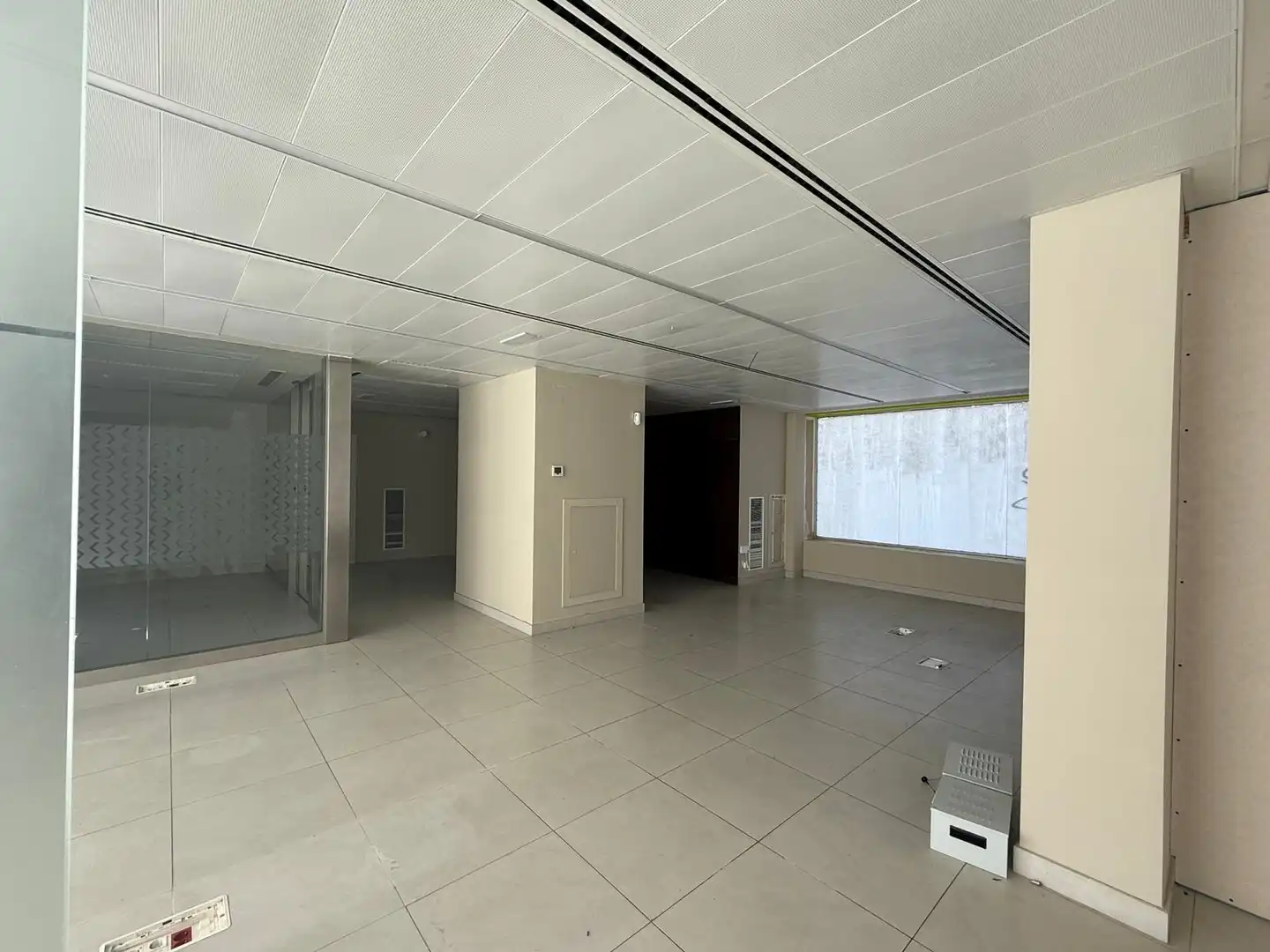 Geschaftsraum zur Miete in Badalona mit Klimaanlage, Heizung und Alarm