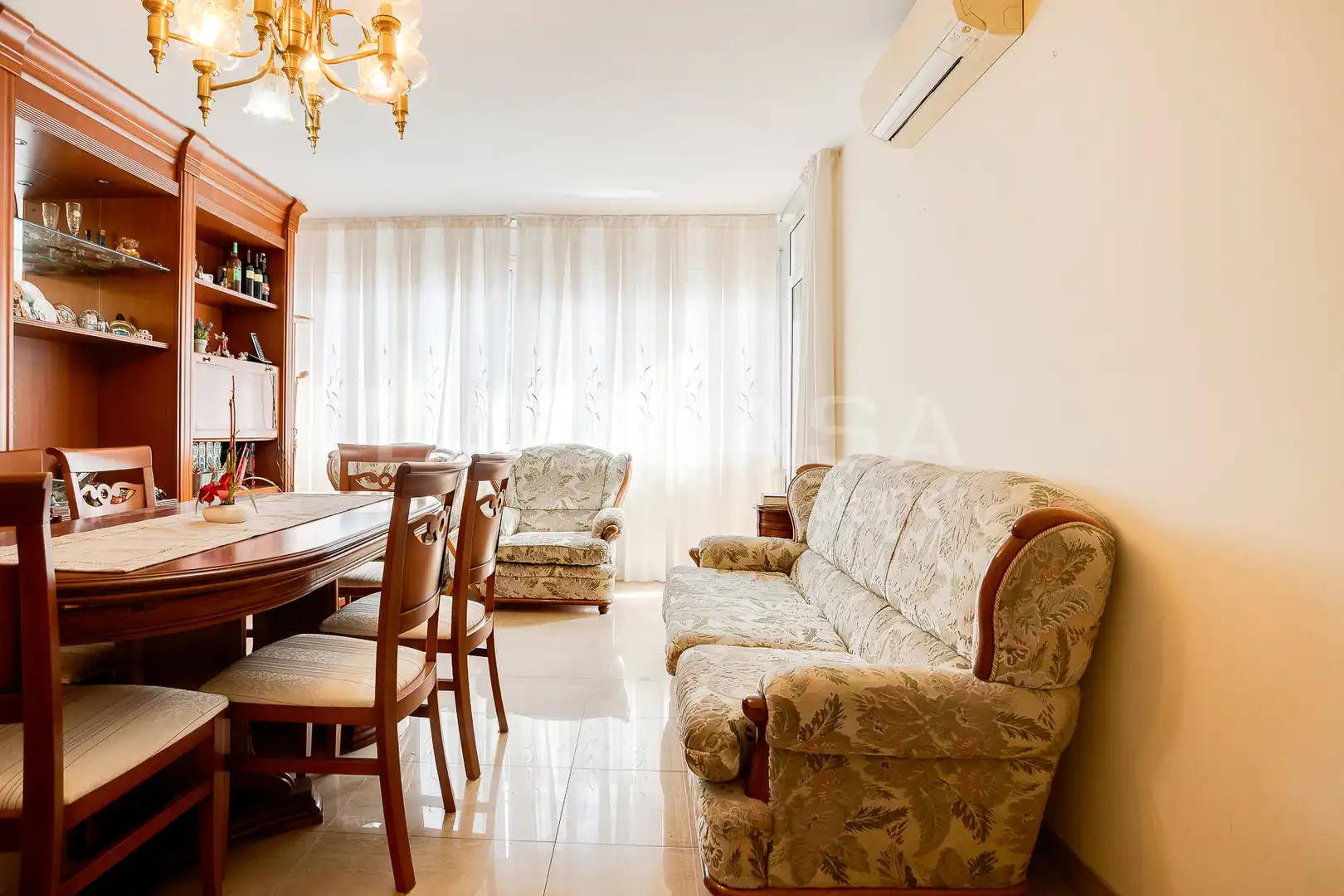 Sala de estar de Piso en venta en Cornellà de Llobregat con Calefacción y Balcón