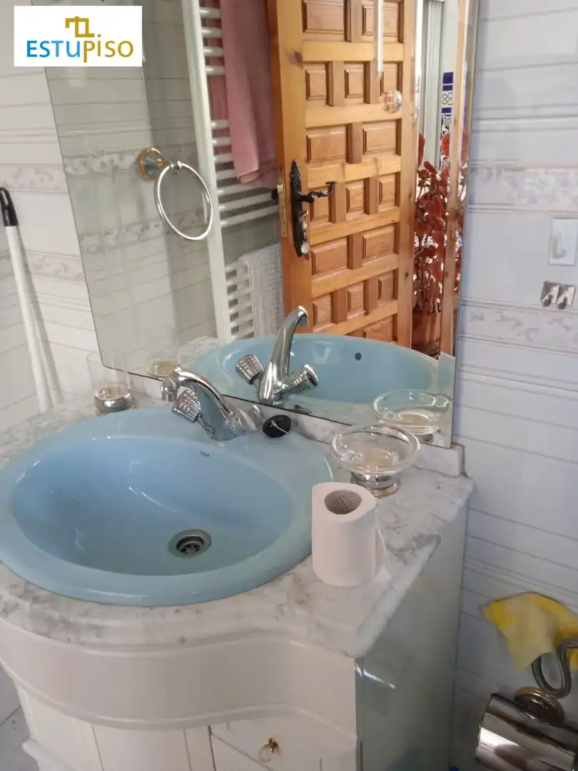 Bathroom of Country homes for sale in Luyego  with Heating and Furnished