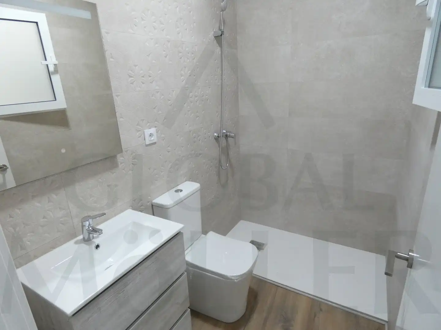 Baño de Piso en venta en Cartagena con Terraza, Trastero y Balcón