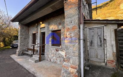 Vista exterior de Casa o xalet en venda en Oviedo  amb Calefacció