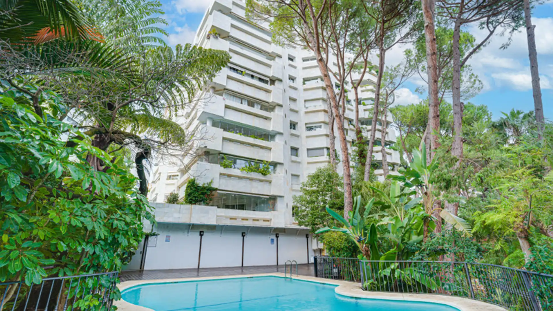 Piscina de Apartamento en venta en Marbella con Aire acondicionado, Terraza y Trastero