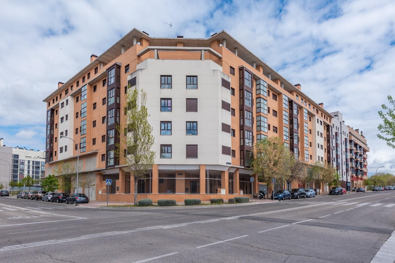 Vista exterior de Pis de lloguer en  Madrid Capital amb Parquet i Traster