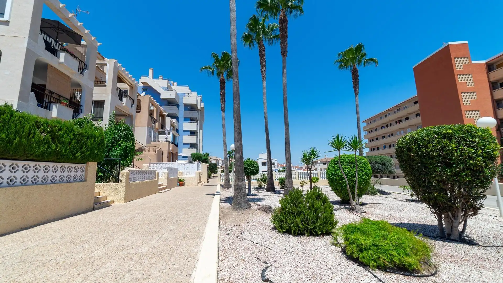 Vista exterior de Ático en venta en Torrevieja con Aire acondicionado, Terraza y Trastero