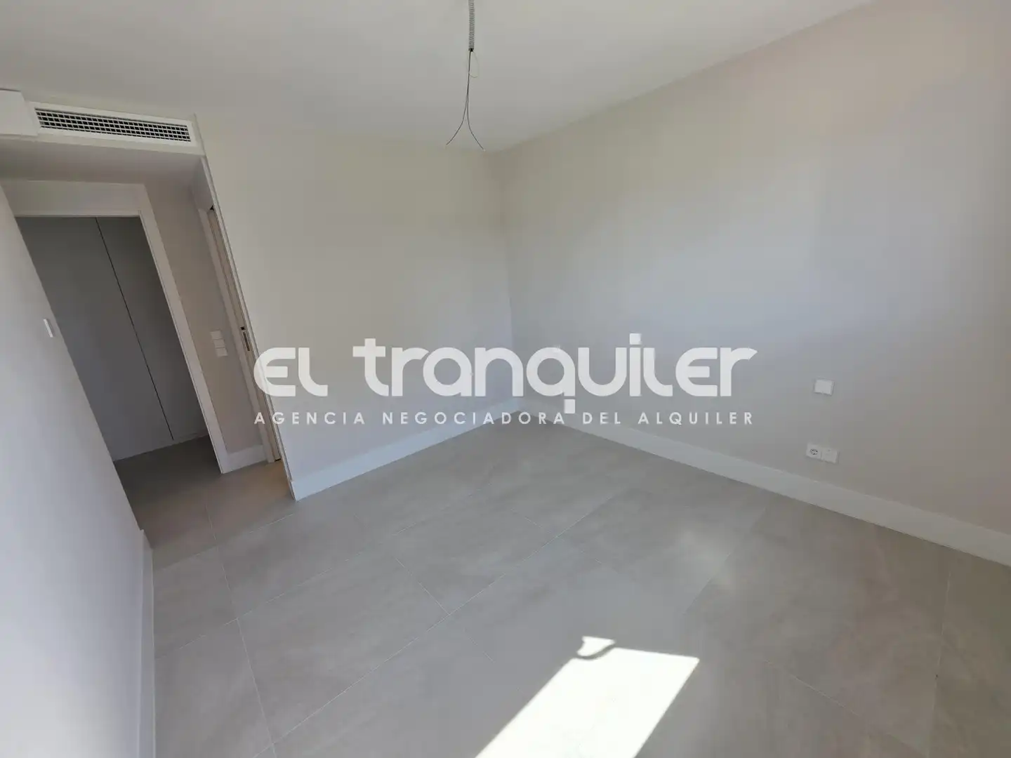 Bedroom of Flat for rent in Madrid  with Air Conditioner, Terrace and Storage room
