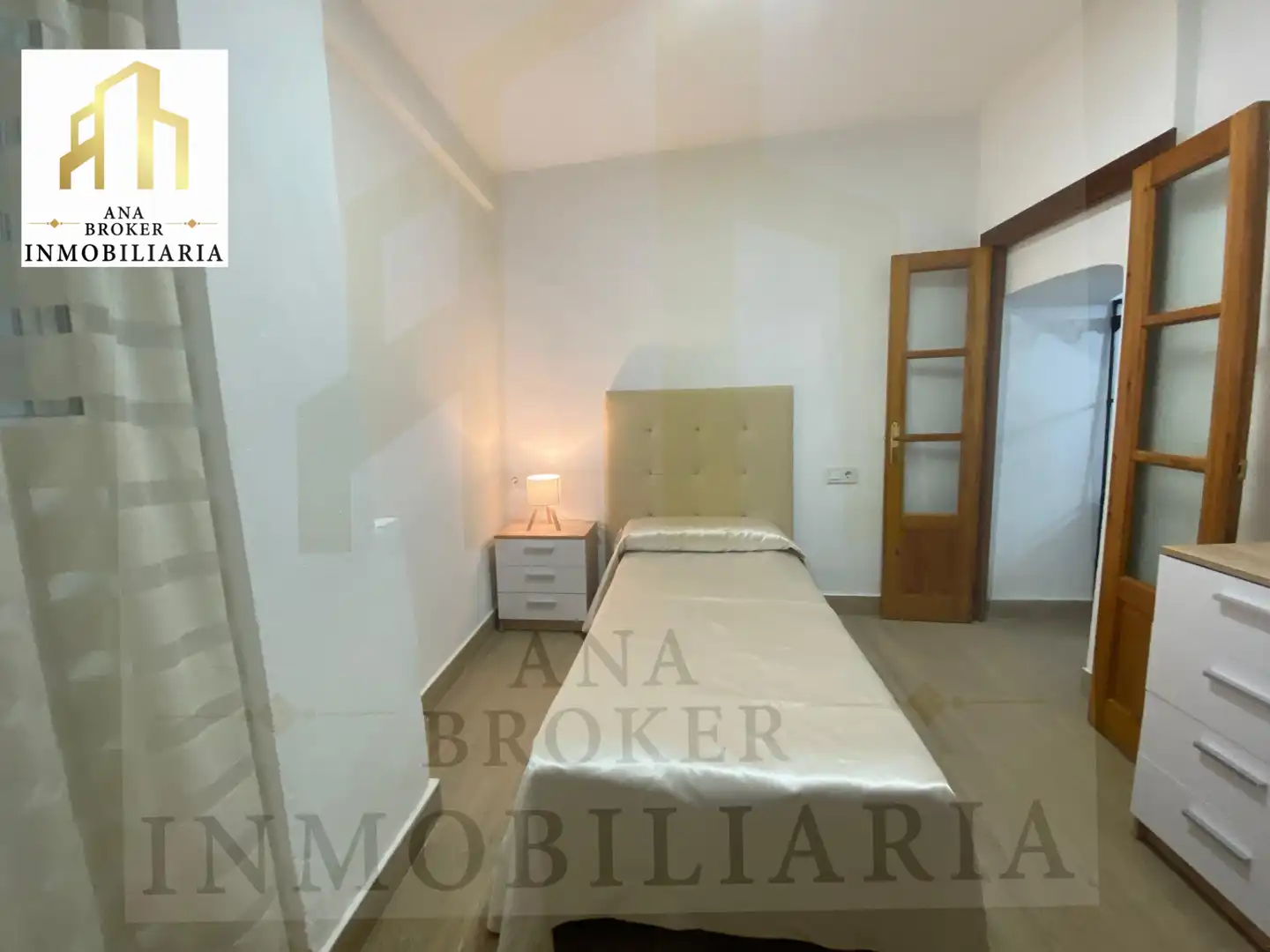 Bedroom of Flat for sale in Ronda  with Furnished