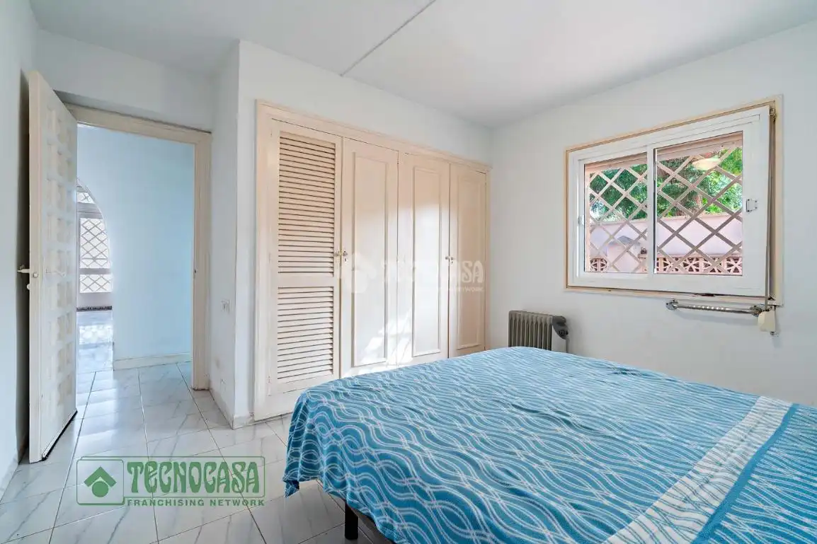 Dormitori de Casa o xalet en venda en Roquetas de Mar amb Calefacció, Terrassa i Alarma