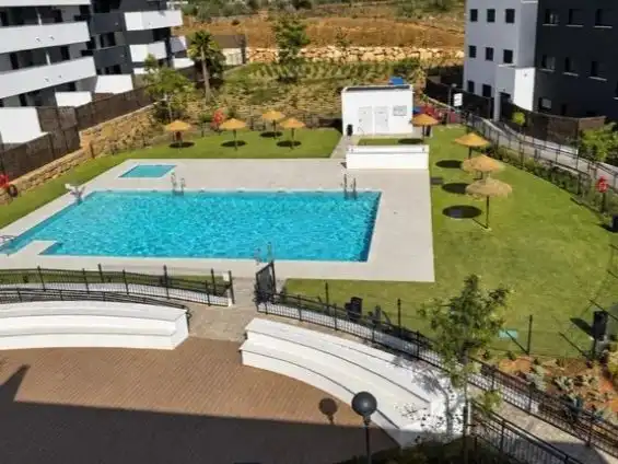 Flat with pool to rent in Avenida Rocio Jurado 18, imagen 3