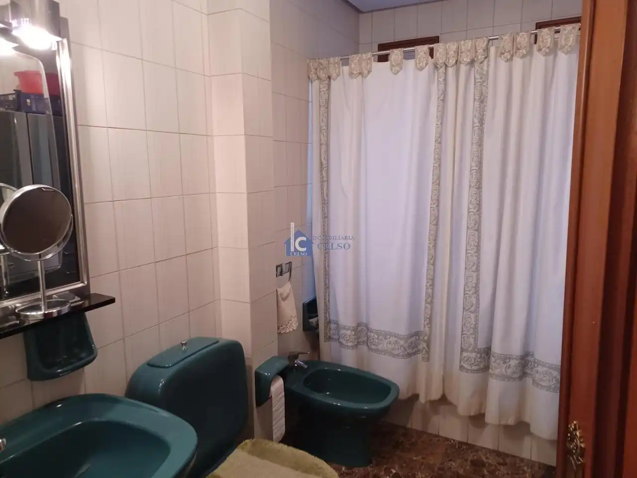 Baño de Piso en venta en Ourense Capital  con Calefacción y Amueblado