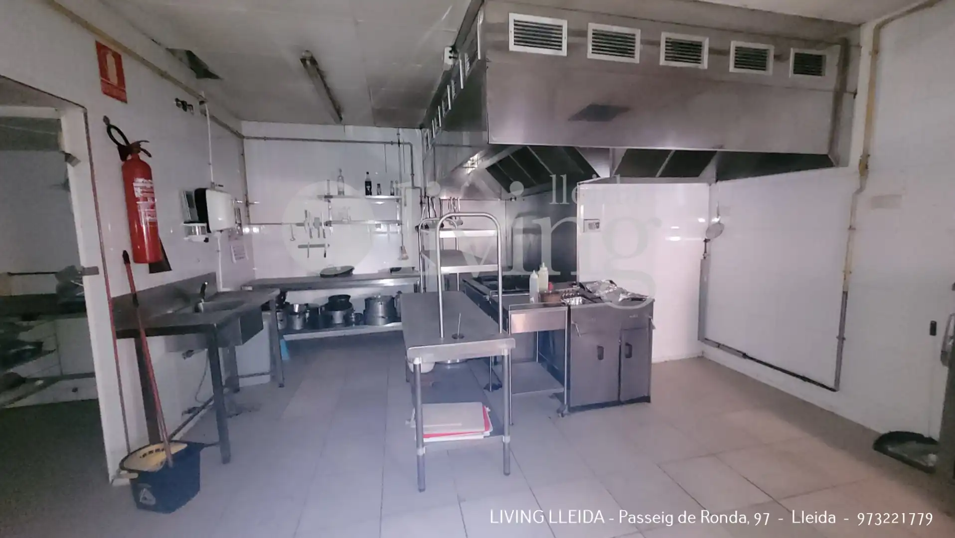 Cuina de Local en venda en Cubelles amb Aire condicionat, Calefacció i Terrassa