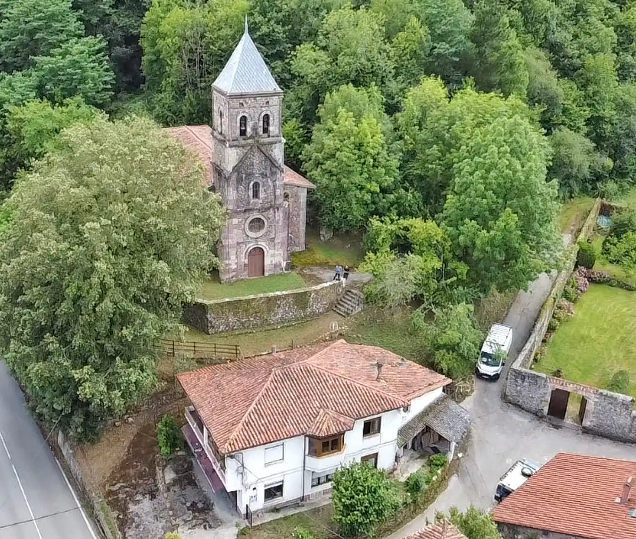 Vista exterior de Casa o xalet en venda en Cabuérniga amb Jardí privat
