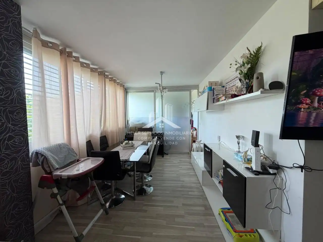 Sala de estar de Piso en venta en Castellón de la Plana / Castelló de la Plana con Balcón y Alarma
