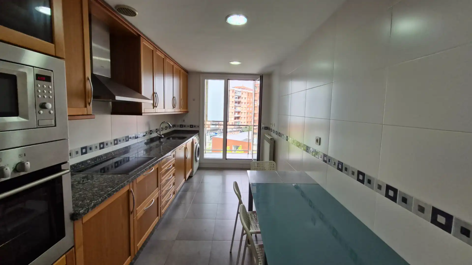 Flat with terrace to rent in Ibaiondo, imagen 4