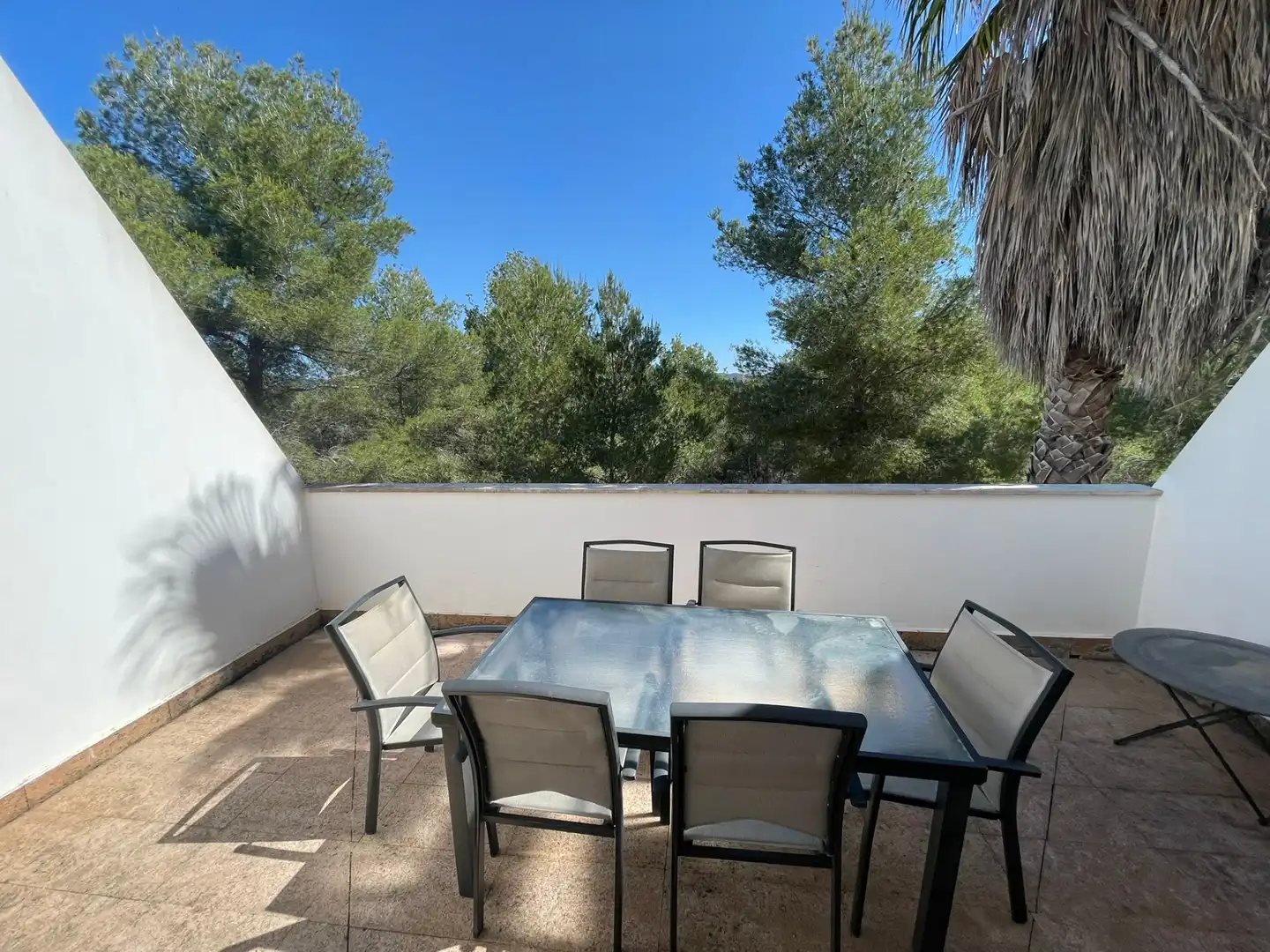 Terrasse von Einfamilien-Reihenhaus zum Verkauf in Santa Eulària des Riu mit Klimaanlage, Terrasse und Möbliert