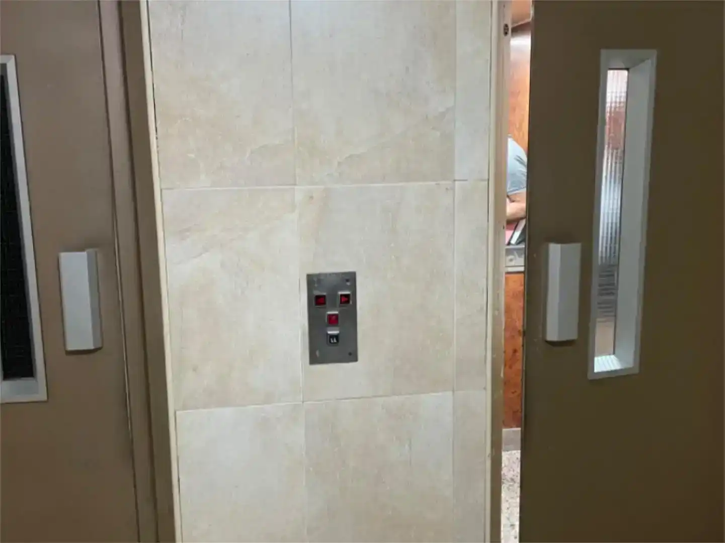 Baño de Apartamento en venta en Algeciras con Aire acondicionado, Parquet y Amueblado