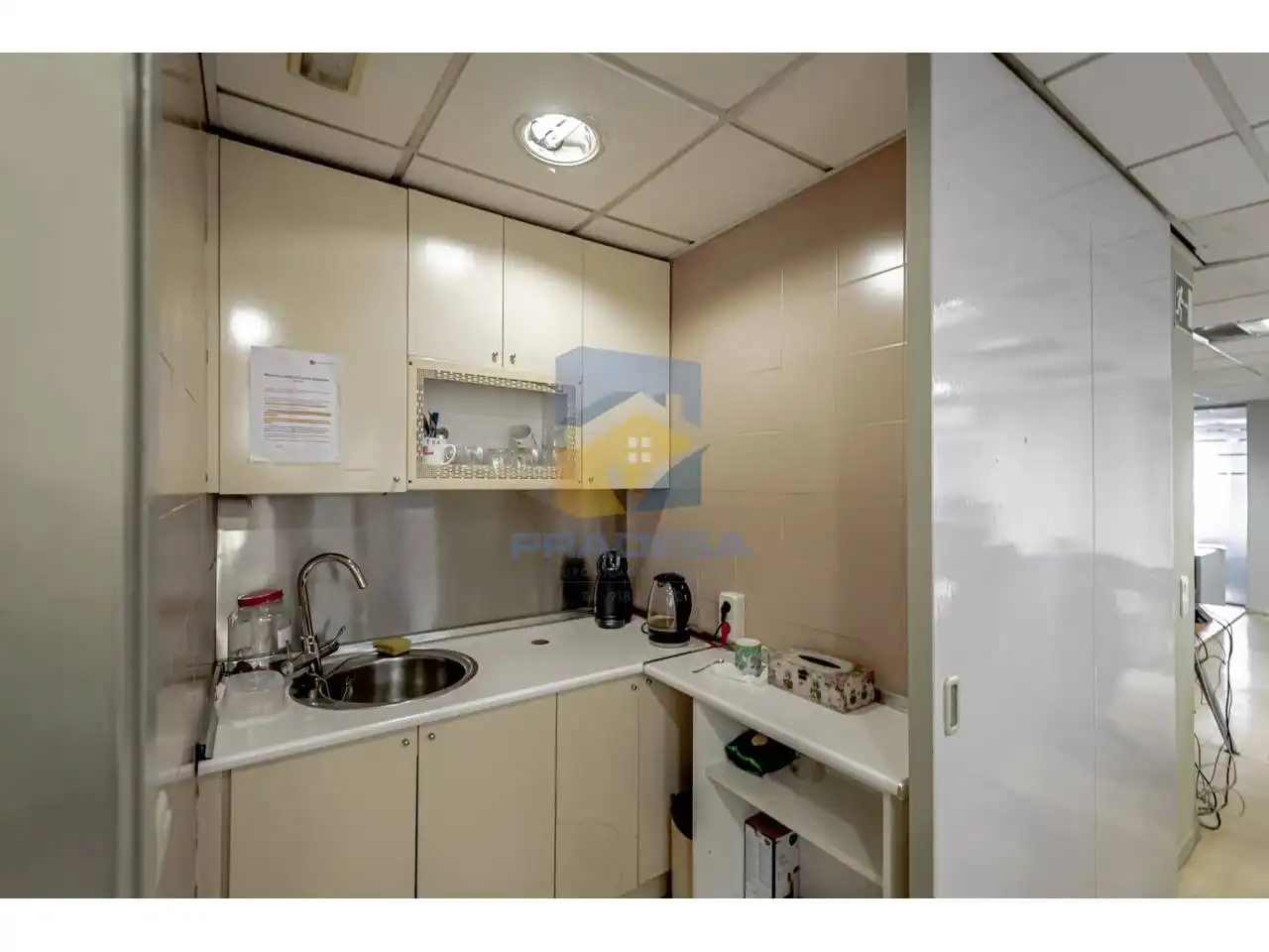 Kitchen of Office for sale in Madrid  with Air Conditioner and Alarm