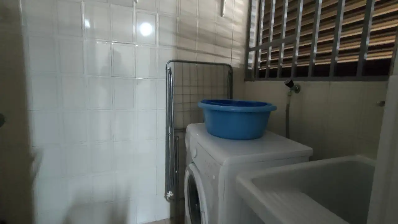 Baño de Apartamento en venta en Benidorm con Aire acondicionado, Amueblado y Piscina comunitaria
