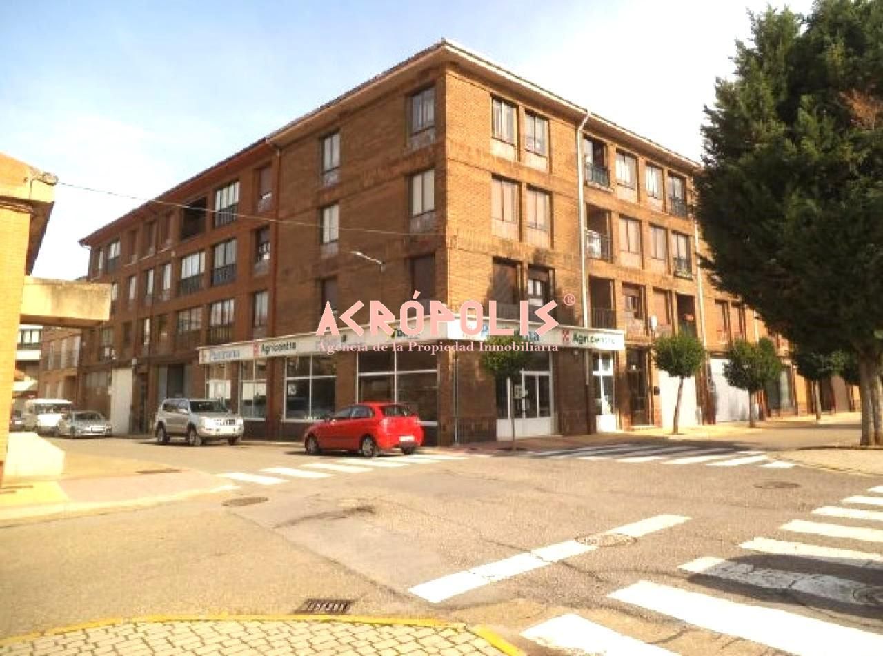 Vista exterior de Piso en venta en Sahagún con Aire acondicionado, Calefacción y Piscina