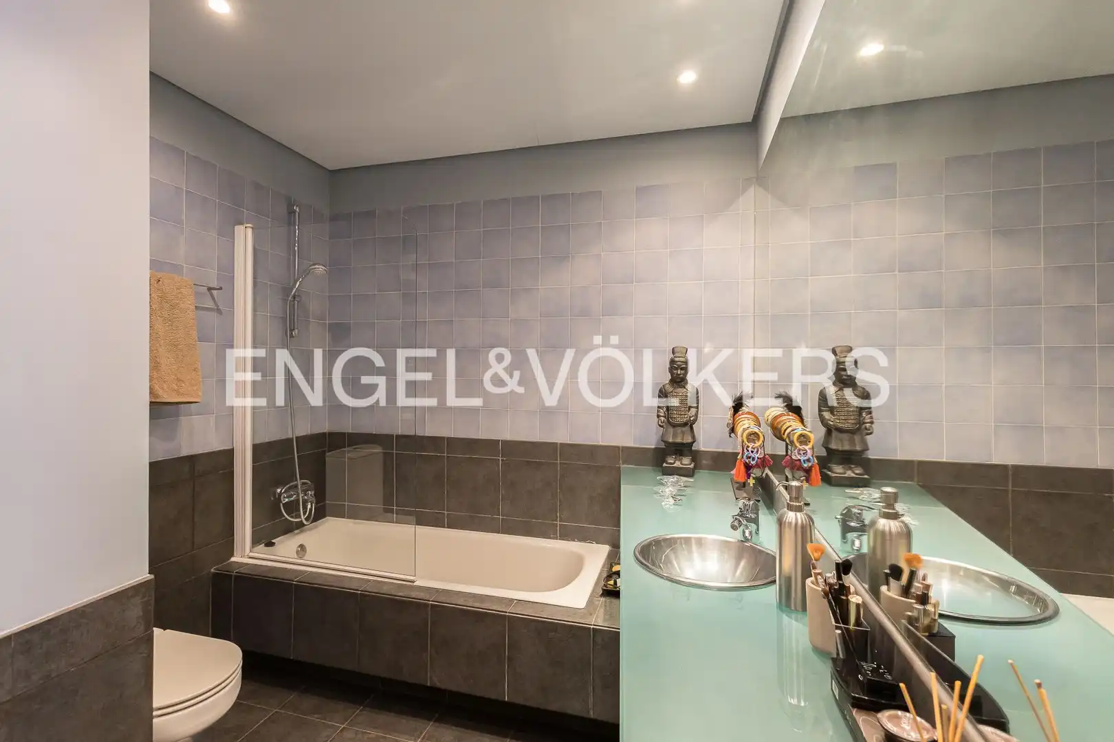 Bathroom of Flat for sale in Madrid  with Air Conditioner, Heating and Private garden