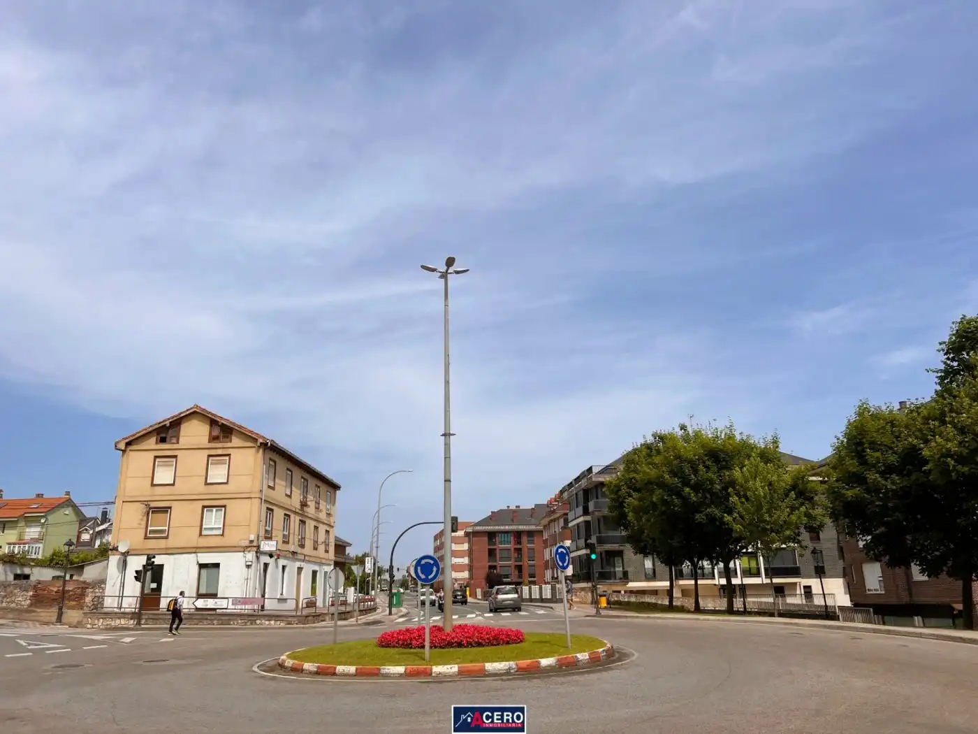 Vista exterior de Casa o xalet en venda en Camargo amb Jardí privat