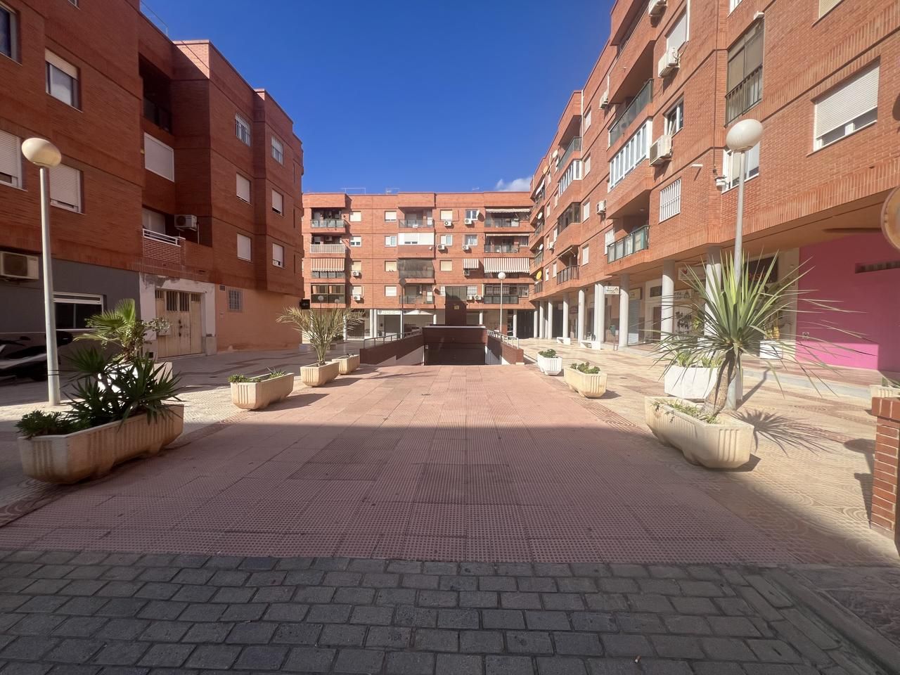 Vista exterior de Garatge en venda en  Almería Capital