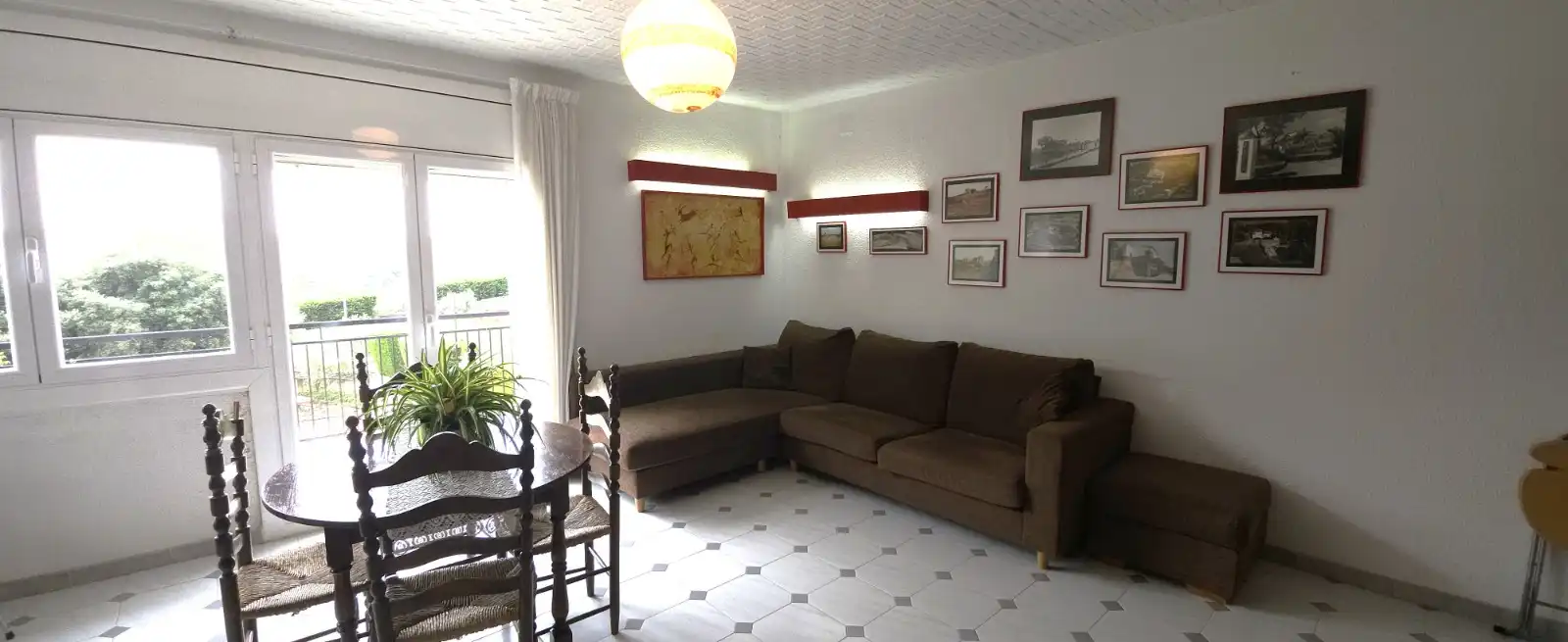 Sala de estar de Casa o chalet en venta en La Sentiu de Sió con Jardín privado, Piscina y Amueblado