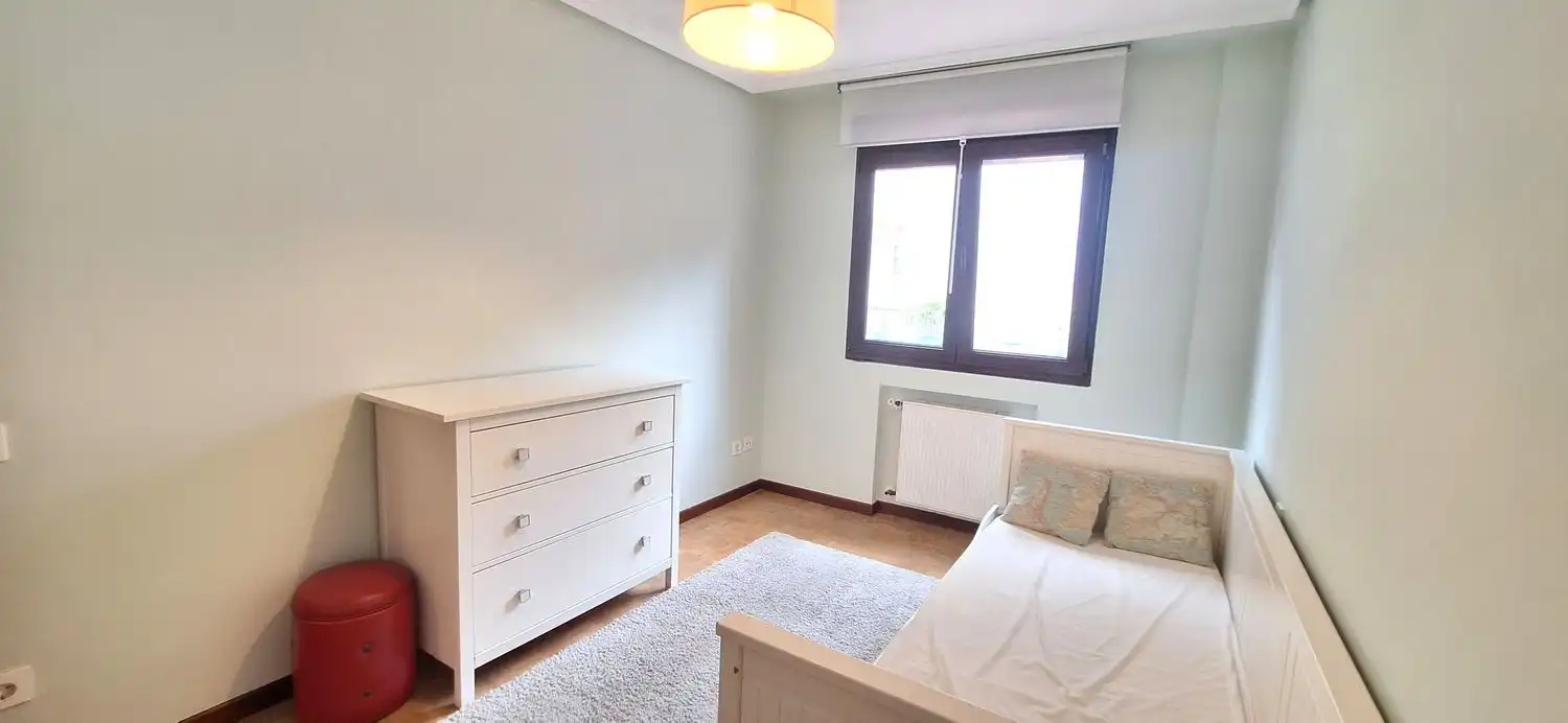Bedroom of Flat for rent in Gijón   with Heating, Terrace and Swimming Pool