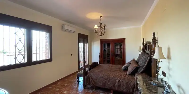 Dormitori de Casa o xalet en venda en Loja amb Aire condicionat, Jardí privat i Terrassa