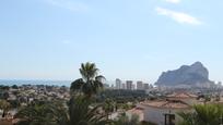 Vista exterior de Casa o xalet en venda en Calpe / Calp amb Aire condicionat, Terrassa i Piscina