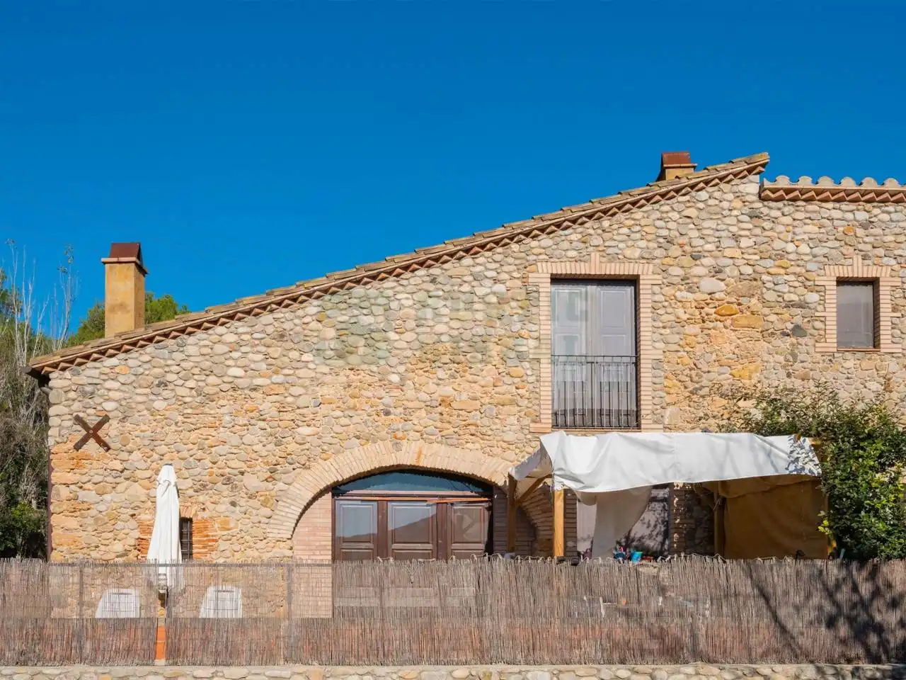Vista exterior de Finca rústica en venta en Sant Miquel de Fluvià con Aire acondicionado, Calefacción y Terraza