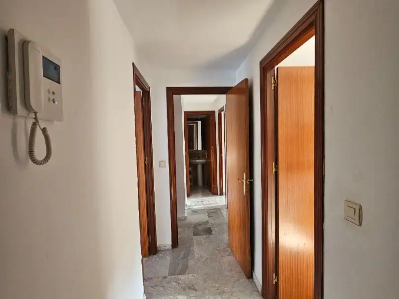 Flat for rent in Sevilla  with Air Conditioner and Community pool