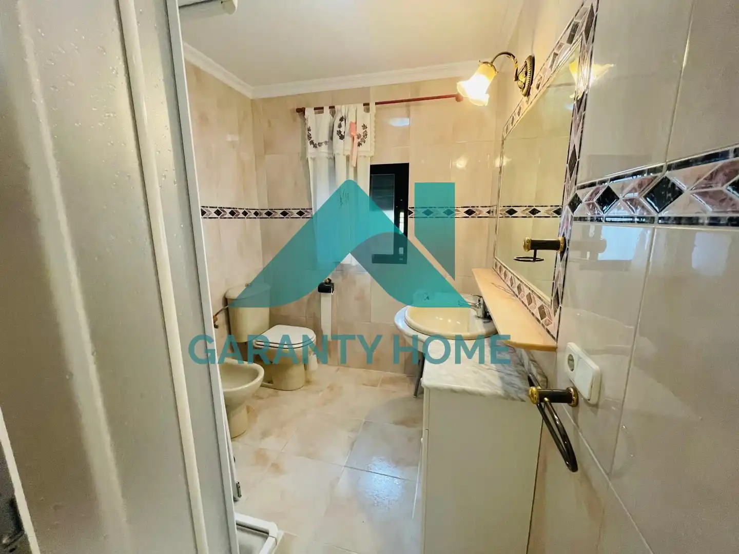 Bathroom of Houses for sale in Casar de Cáceres  with Air Conditioner, Private garden and Terrace