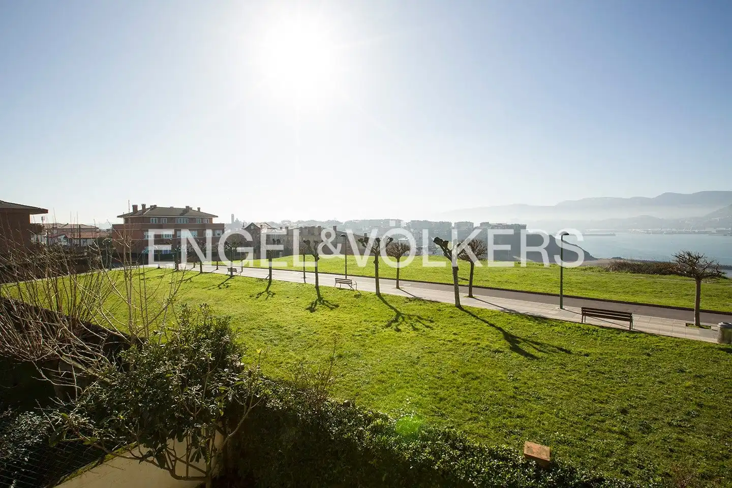 Vista exterior de Casa adosada en venda en Getxo  amb Calefacció, Jardí privat i Parquet