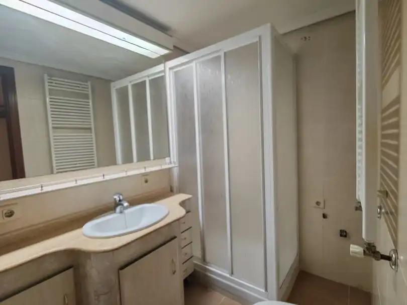Bathroom of Flat for rent in Talavera de la Reina  with Air Conditioner and Balcony