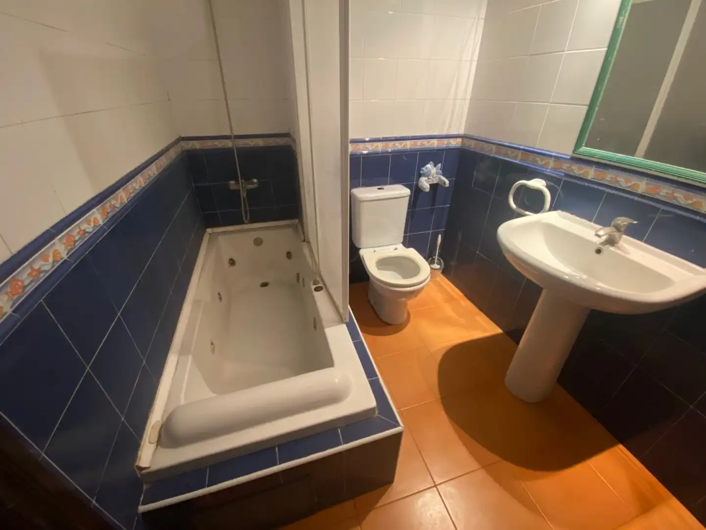 Bany de Pis en venda en Oviedo  amb Calefacció, Terrassa i Traster