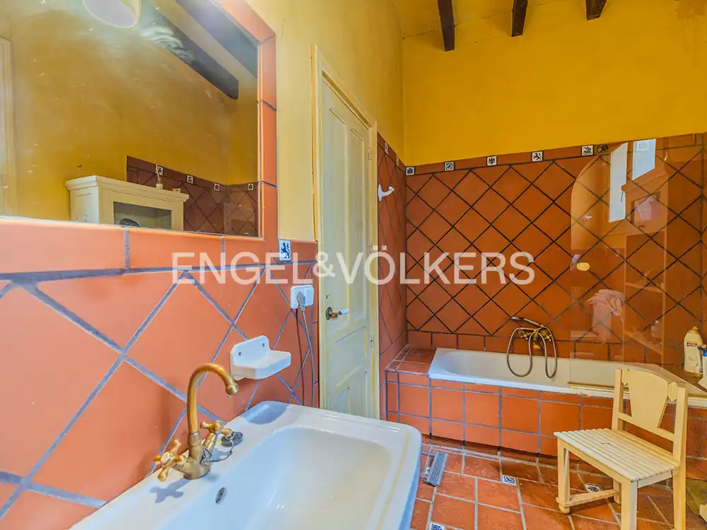 Bany de Casa o xalet en venda en Elche / Elx amb Calefacció, Jardí privat i Terrassa
