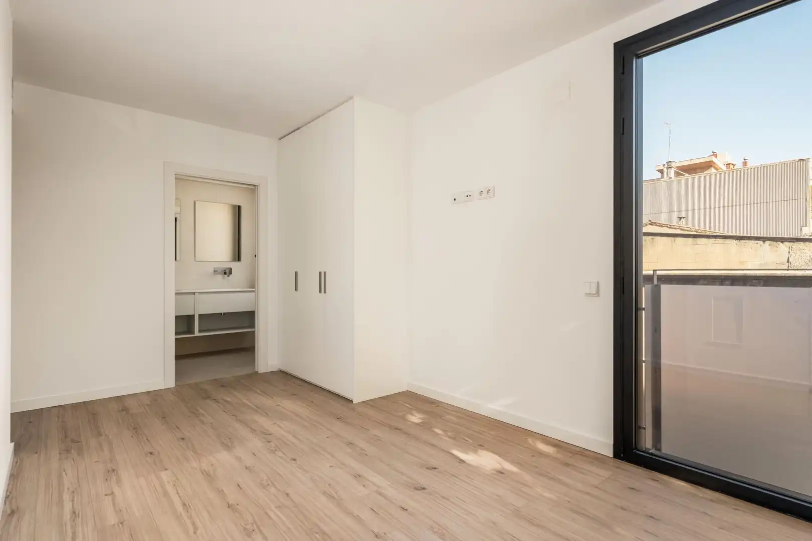 Dormitori de Pis en venda en Badalona amb Aire condicionat, Parquet i Terrassa