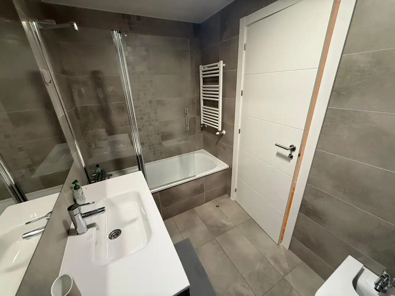 Badezimmer von Wohnung zur Miete in Majadahonda mit Klimaanlage, Heizung und Terrasse