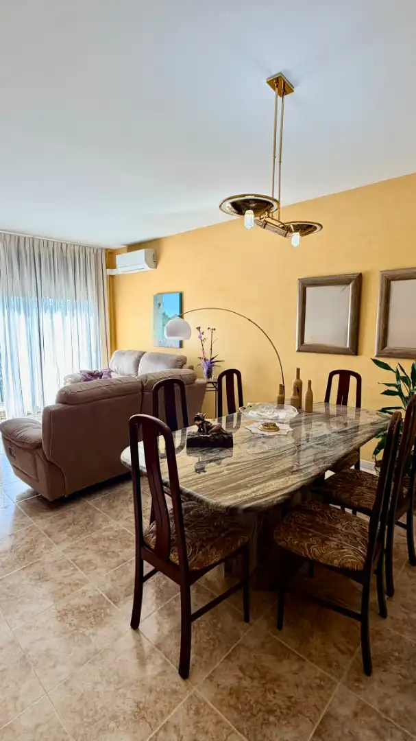 Comedor de Casa adosada en venta en Palau-saverdera con Aire acondicionado, Calefacción y Jardín privado