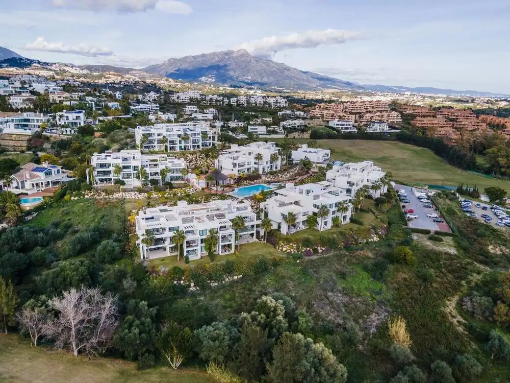 Vista exterior de Planta baja de alquiler en Benahavís con Aire acondicionado, Terraza y Piscina
