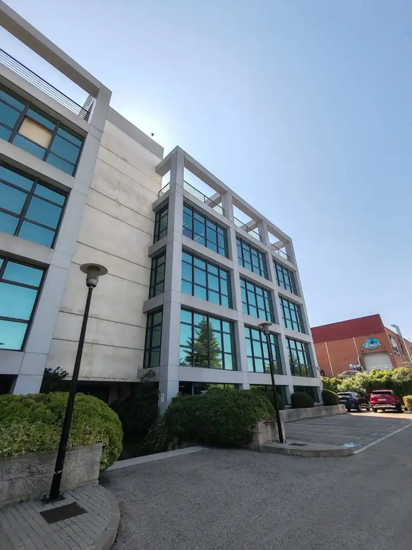 Außenansicht von Büro zum Verkauf in Alcobendas mit Klimaanlage, Heizung und Terrasse