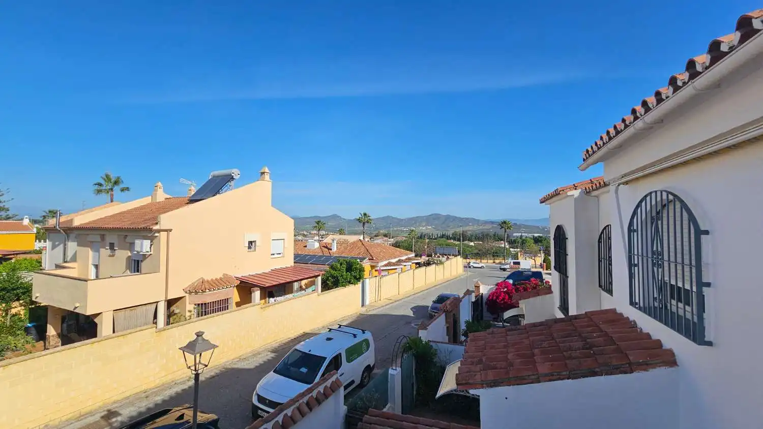 Vista exterior de Casa o xalet en venda en Alhaurín de la Torre amb Aire condicionat, Calefacció i Terrassa