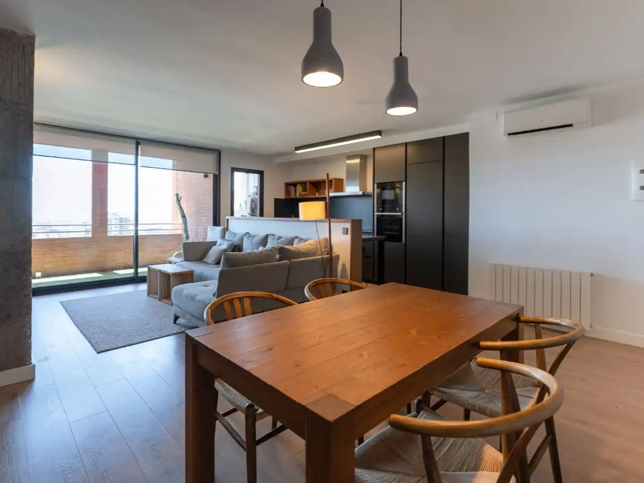 Sala d'estar de Pis en venda en Sant Joan Despí amb Aire condicionat, Terrassa i Balcó