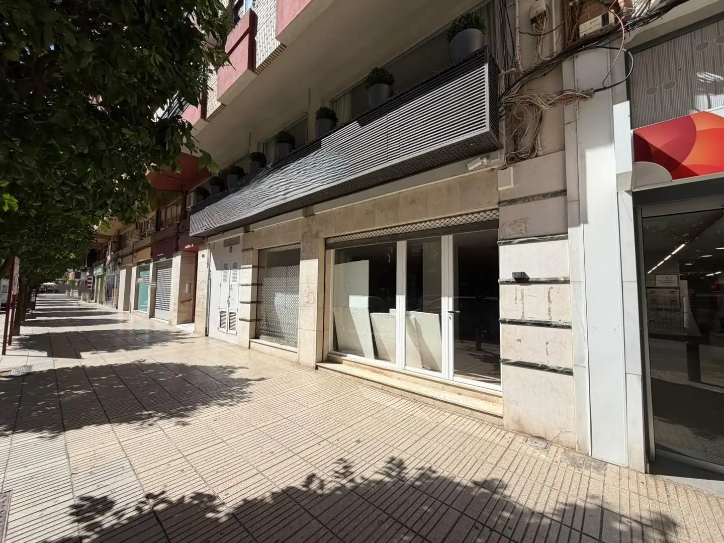 Local commercial à louer à Casc Urbà, imagen 7