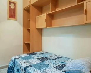 Bedroom of Flat to share in  Barcelona Capital  with Heating, Washing machine and TV