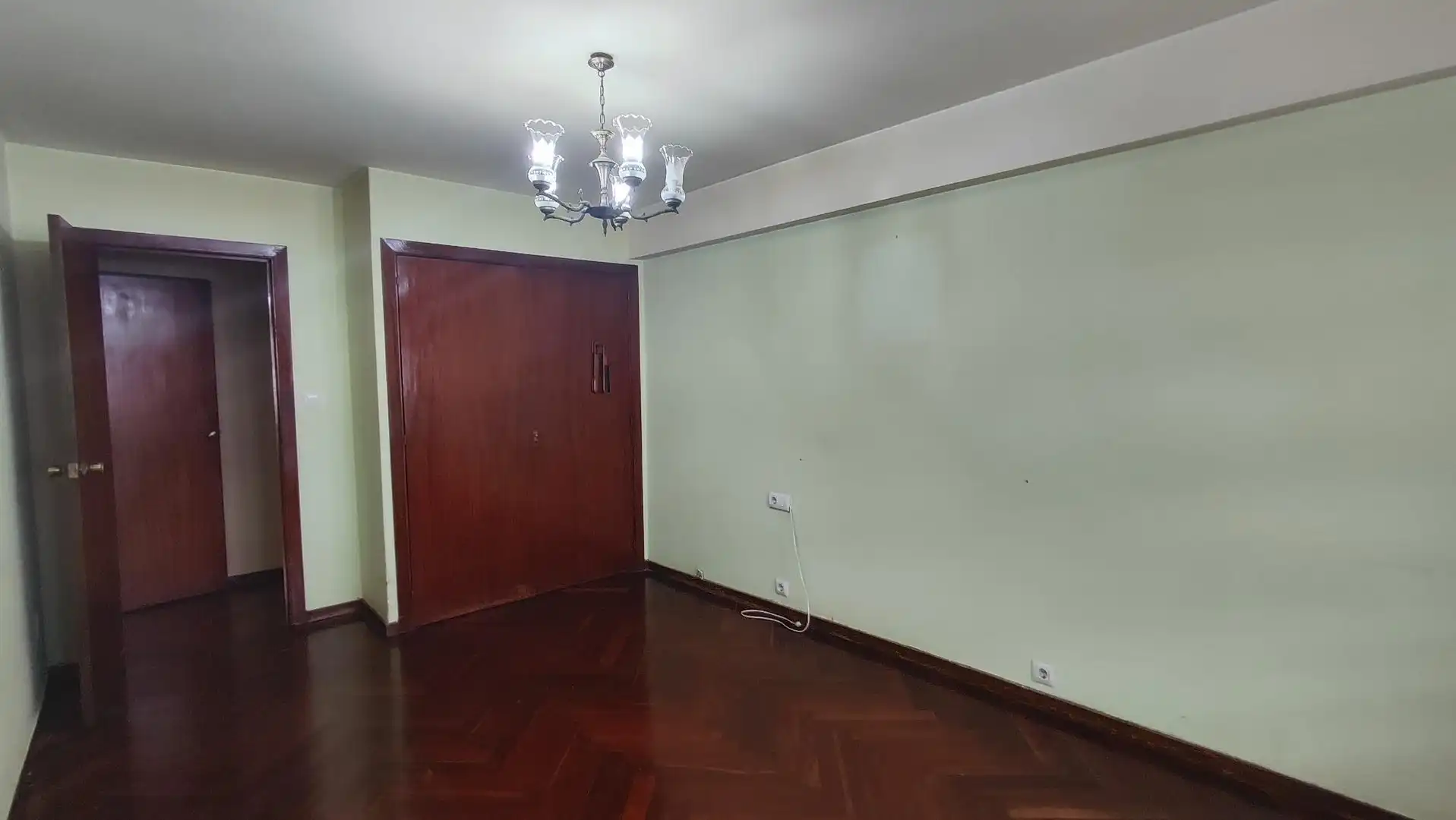 Habitación de Piso en venta en Vigo  con Calefacción, Trastero y Balcón