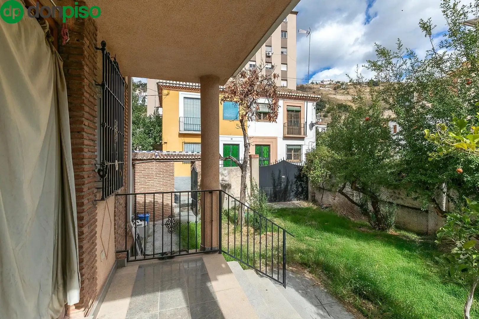 Exterior view of Houses for sale in Granada  with Private garden, Terrace and Storage room